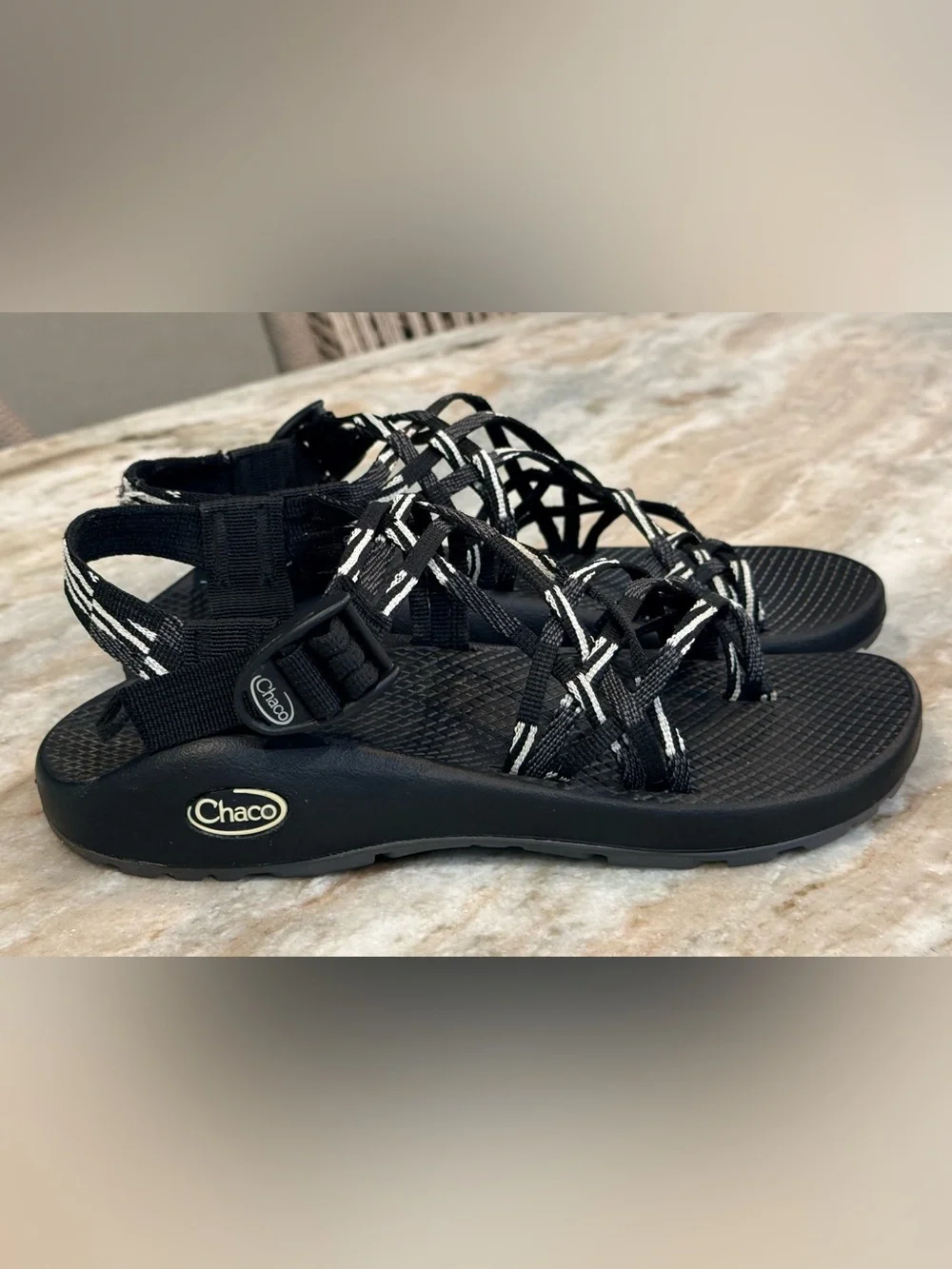 Women’s Chaco ZX3 classic black sandals- Size 7